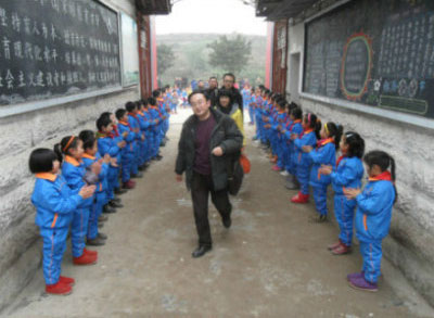 �Ĵ�һС�W(xu��)�W(xu��)����"�м�"�I(l��ng)��(d��o)ð��(y��n)���A���gӭ(�D) 