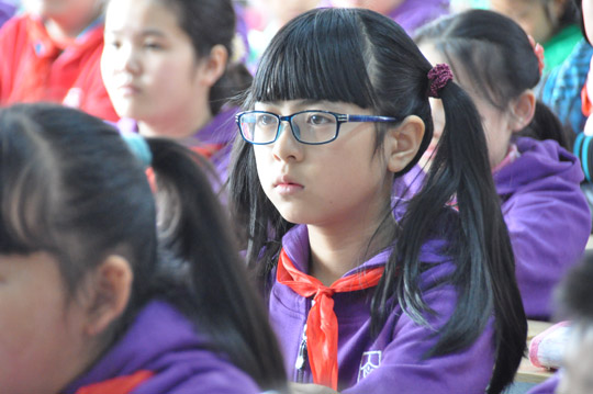 “創(chuàng)設(shè)適合學(xué)生發(fā)展教育”呼家樓中心小學(xué)為學(xué)生社團(tuán)授旗【2】