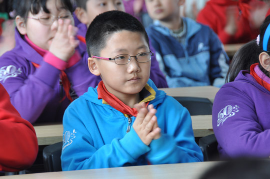 “創(chuàng)設適合學生發(fā)展教育”呼家樓中心小學為學生社團授旗【8】