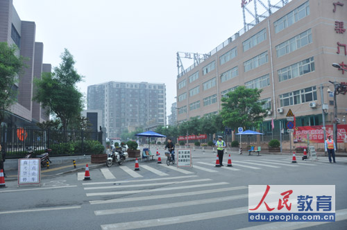 8��һ�磬�V���T(m��n)�ЌW(xu��)���c(di��n)�����zӰ ����