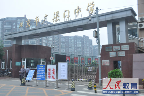 8��һ�磬�V���T�ЌW(xu��)���c(di��n)�����zӰ ����