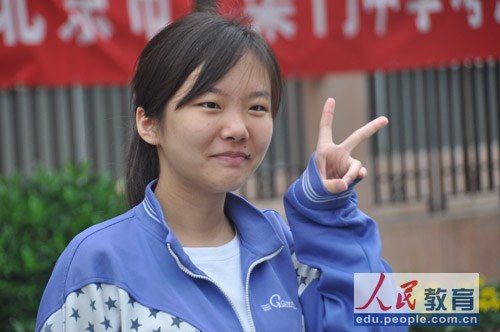 �@�ҲĤG�ѡA�ҥͶi���e�A�ݤW�h�w�g�A�R�҄��^��C�]��v �����^