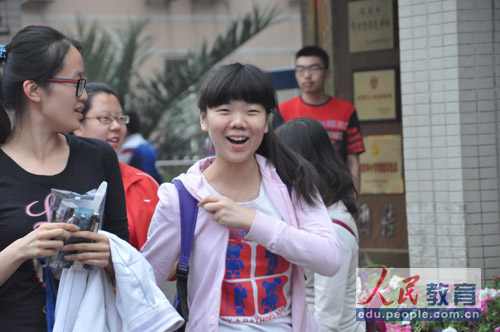 ��݋�԰ף������Ұ֋�����һ����վ�T���������zӰ ����