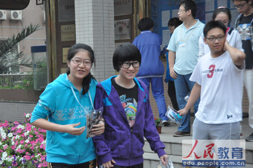 ��݋�԰ף����Ƿ�������Ц߀�������������zӰ ����