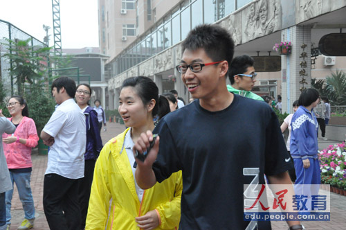 ��݋�԰ף��ώ������ņᣬ���ܿ�600�������zӰ ����