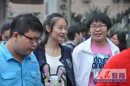 ��݋�԰ף�һ���߳�����(ch��ng)�����Ӱ�����e�ˡ����zӰ ����