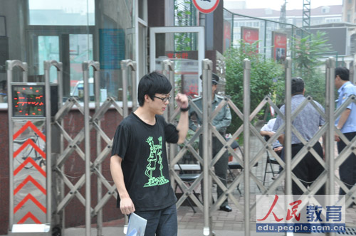 ��݋�԰ף��炃���ņ��������@��(g��)����(ch��ng)��һ��(g��)����(l��i)�������zӰ ����