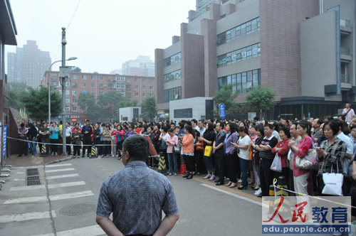 ��݋�԰ף��@ע���������y�����ѵ�һ�������zӰ ����