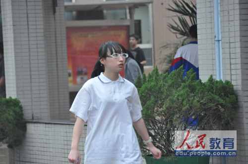 ��݋�԰ף��ϰ֡��ϋ�����Ҫ�w�����ゃ��߅�����zӰ ����