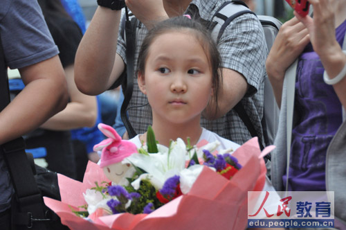 ��݋�԰ף������զ߀�����������ȵ��Һ�׽�������������zӰ ����