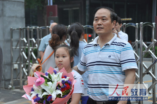 ��݋�԰ף�ȫ����ꇣ�ӭ��Ů���P�������zӰ ����