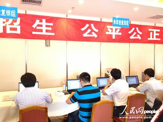 7��12����������2013������ȡ�F(xi��n)��(ch��ng)�������ˆT�����M(j��n)���ȡ�z����w�z��(f��)�˵ȹ�������ӛ����¶ �z��