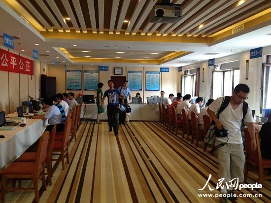 7��12�գ�������2013������ȡ�F(xi��n)��(ch��ng)��20��λ�����ˆT�����M(j��n)���ȡ�z����w�z��(f��)�˵ȹ�������ӛ����¶ �z��