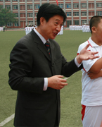    ���������Ї�(gu��)�����W(xu��)�����ЌW(xu��)�����ؼ�(j��)�̎�����(gu��)�Ҽ�(j��)�Ǹɽ̎���ͦ�ε���������·���h(yu��n)��һ��(g��)ʿ��һ����ͦ��̧�^������韲������������҂����������ĕr(sh��)��o���҂��(y��ng)����΢Ц��ʹ�҂���������Ӝ�ů��