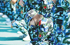 揭“95后”大學(xué)新生軍訓(xùn)