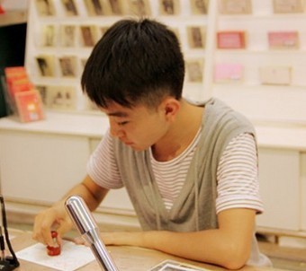 �Ї�(gu��)�����W(xu��)�W(xu��)���������Ҹ��еİ�������һ��(g��)��Ӣ�Z(y��)��Ů�ώ��������@ô�����(l��i)���R���R�����һ��(g��)�ώ����������؄e���x�������Ҫ�����f(shu��)��Ԓ����ϣ������һ�ı�Ƣ������(du��)���w���ã�Ȼ����ǌ�(du��)���f(shu��)��������(du��)���Л](m��i)�б��^(gu��)�؄e��ϣ�����Ҷ���(hu��)�^�m(x��)Ŭ�����x�x�ώ���