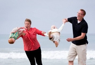 美幼童全家福中“后空翻”