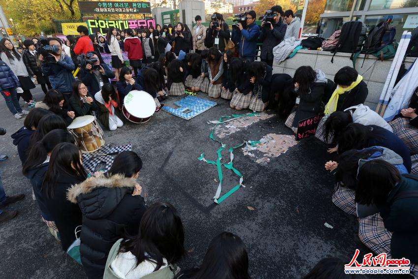 11��7�����n���ĸ߿������D������נ��W�ӂ��M�뿼��ǰ�Ę��ӡ�  ���DƬ��Դ���|��IC ���(qu��n)�������`�߱ؾ���