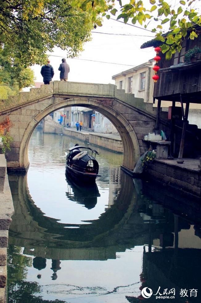 �����ǽ���ˮ�l(xi��ng)�Ī�(d��)�ؽ�ͨ��������������ɺ�ɫ���������B�d����ȻҲ�Ǵ��������������ں��л��л����Єt�p�������t�e������(d��)��Ⱥ����(d��)�t��(d��)��(bi��o)�߸���Ⱥ�t�ƺ�ʎʎ��������ˮ�l(xi��ng)�ľ��`������ˮ�l(xi��ng)���L(f��ng)����ԭ���@�����Á��d�����\(y��n)؛�ģ�����ͨ�����������@Щ��߀������һ�N׌�ο��w�(y��n)ˮ�l(xi��ng)���Α򣬶�����������