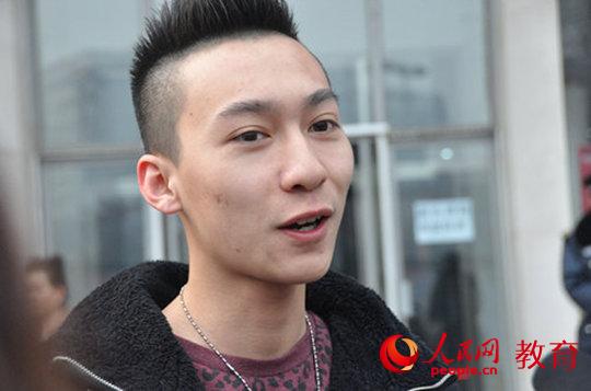 �@�����������Ŀ�����ֻ��һ�ˏ���������������ԇ��ͨ�^�˱�Ӱ����ϵ�ĳ�ԇ��