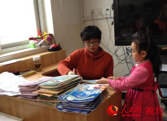 ���Ҙ�����С�W(xu��)һ�꼉(j��)��һ��(g��)Ů�����Ѻ������I(y��)���o�����Ρ�