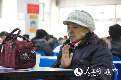 ���L(zh��ng)��Ϣ�^(q��)����һλ���̽o�Լ��ČO���(j��ng)���\�����ČO�Ӿ��x�ڲ�ƽ���У�Ŀ��(bi��o)��ͬ��(j��)��W(xu��)�����Ӻ̓�ϱ����æ�������Լ����㿼��