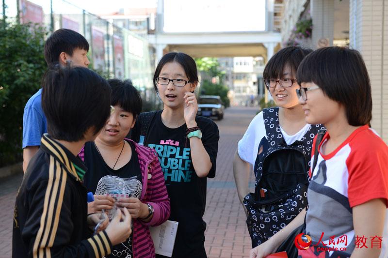 2014��߿�����M�D�����Կ�ǰ��΢Ц��5��