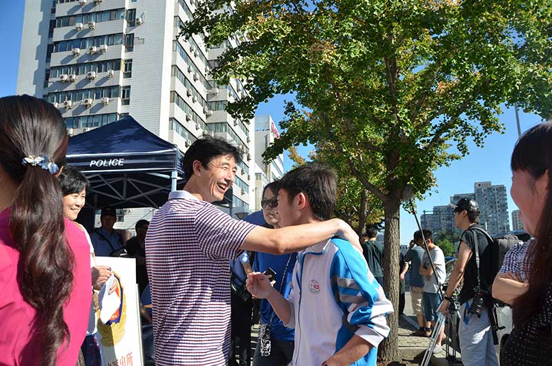 �Ѯv�b�}�ҫe�����Ͱe�h����