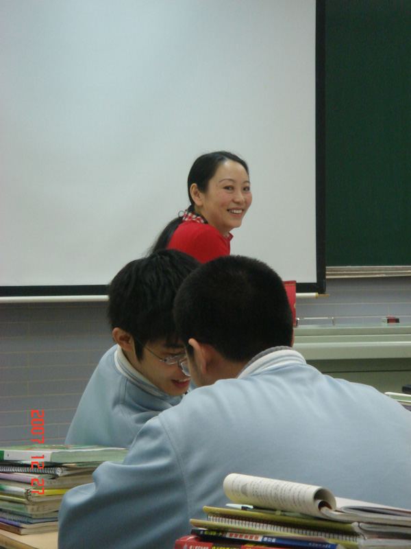  ���G�ώ����n�����v�n     ���n�ý̌W(xu��)�����У����������ϲ��Ծ��̲���׌Ӣ�Z(y��)�n������(d��ng)�����(l��i)��׌�W(xu��)�����M�����܌W(xu��)��(x��)�Ŀ옷(l��)�����Ľ̌W(xu��)�ā�(l��i)�����ձ����������ǽ����n�������}���������ģ�K���Ľ̌W(xu��)�������v�W(w��ng)�j(lu��)���R(sh��)�������v����(l��)����������һ��(g��)���s�Z������һ��(g��)�����_(t��i)��ʹÿ��(g��)�˶����X(ju��)�Լ������_(t��i)�ϵ��݆T����M�˼������ʬF(xi��n)��������