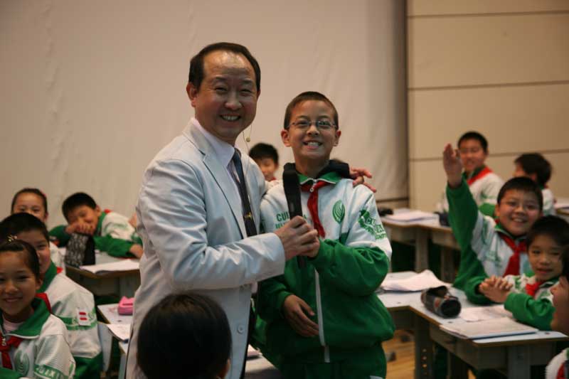 2009��4��2�գ�����^(q��)��������վ���_�ˡ����܊�ώ��̌W(xu��)��ӑ��������������ώ���(zh��)���ˡ�һ��_______�ĶY������n������B���Լ����I(y��)���L�Ěv�̣�׌�c��600����С�W(xu��)�̎�����˜\��