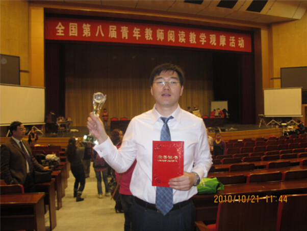 2010��10������ȫ���ڰˌ�С�W�Z������̎���x�̌W��ِ�����y���e�����������������Ѕ�ِ������ȫ�����صČ��Һ�6400�����̎������^Ħ�˱��ν̌Wʢ��������ǰ�ص��OӋ����,ע���x�����������W����ָ���������W������x�����������\���Z�Ե������Լ��W�������������F(xi��n)���^�(chu��ng)�����̌W���݄�(chu��ng)�����̌W������(chu��ng)�����A�����I���������� �n�ώ���һ�º��u�����Q�鱾�ô�ِ�����������D��������K�@�����صȪ��������и����^(q��)�h����ʡ�еĽ��ЙC��������Ո����ȥ���nָ������ȫ���a(ch��n)�����^���Ӱ푣��鱱�����A���˘s�u��