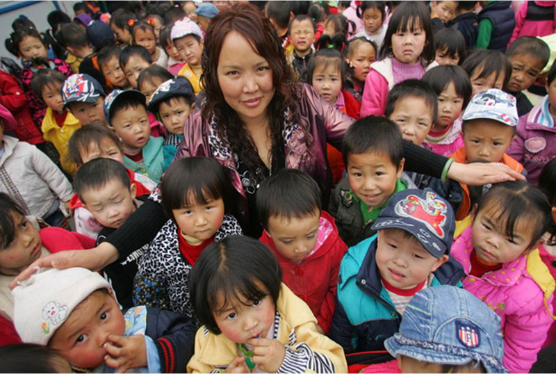 ��t�ǁ����Ĵ�����ɽ�^(q��)��һ���׃��@�@�L����tС�ĕr(sh��)������؄eؚ�����Һ̓ɚq�ĵܵ������i�ڼ�������όW(xu��)�������t�K�ڿ����όW(xu��)�ˣ����ĳɿ�һֱ�؄e��(y��u)����������ͬ�W(xu��)�x�񵽴�W(xu��)����ĕr(sh��)������t�s�x�o����x�����׃��@�̎��@��(g��)�I(y��)��һ�ɾ���27��������t�������׃��@�̎�������ʹ����Ҳ����������������t�ͺ��ӂ�)          