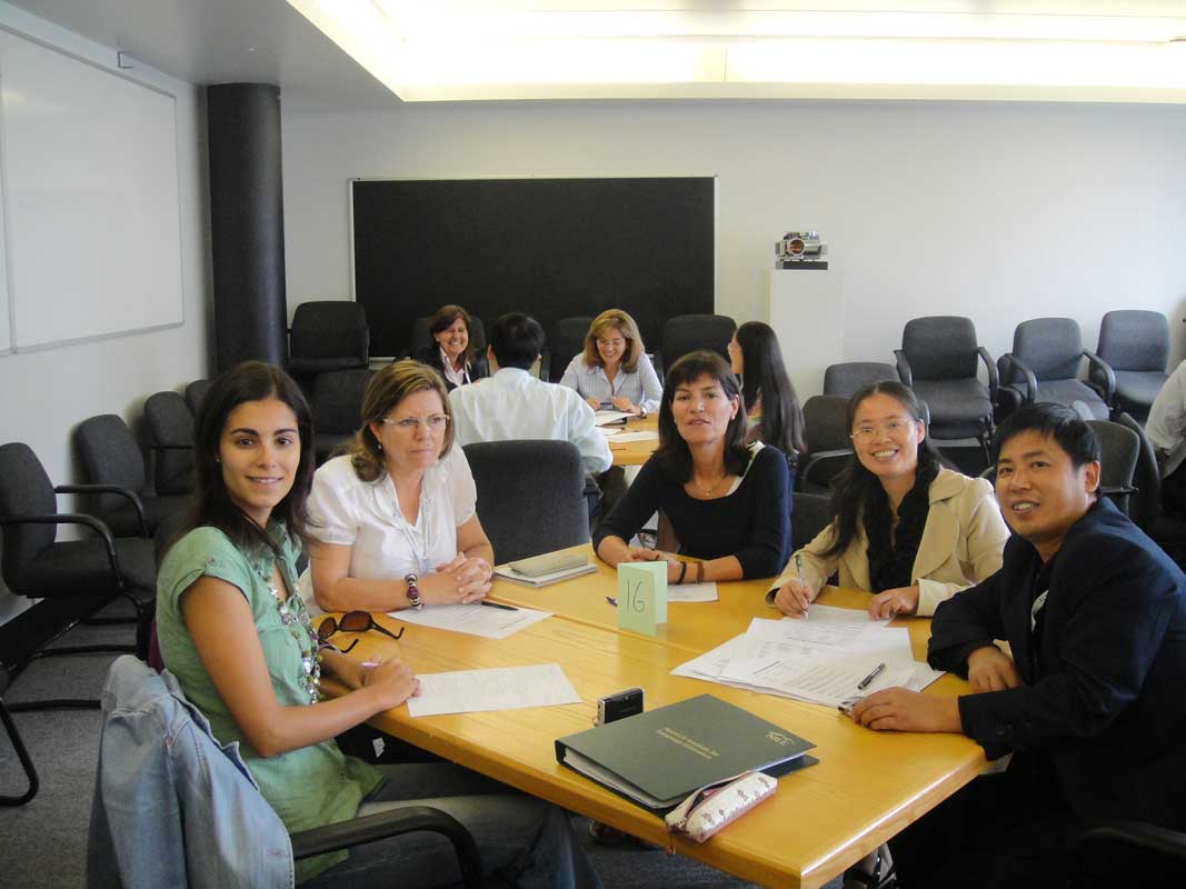 2009�����������ώ��S����ʡ����Ӣ�Z�Ǹɽ̎����ڸ�Ӣ���Z�S��Ė|����������W(xu��)��Norwich  UEA ��University of East Anglia������Ӗ(x��n)��