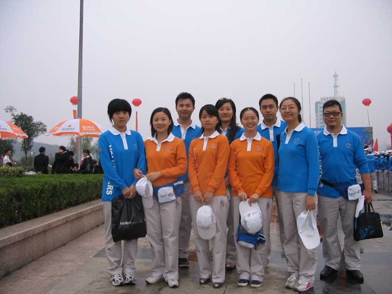 2009��10���������̌���Ȫ�e�k��һ�Ç��H���ι�(ji��)�����ώ����I(l��ng)��УӢ�Z�̎�������־Ը�߻��(d��ng)��ӭ�Ӈ��H������