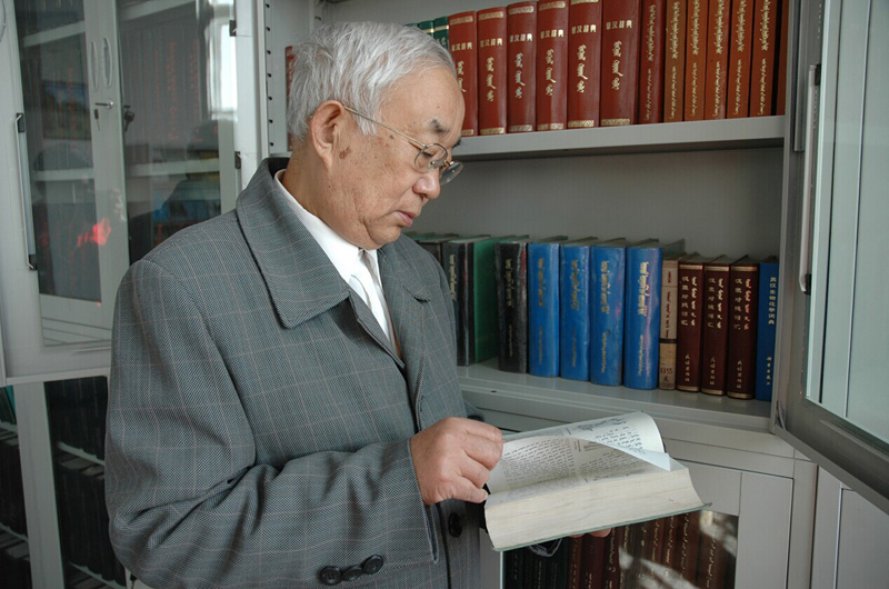 ���������ώ����ɹ�������ͨ�h�Z�����Z��Ӣ�Z�ȶ�N�Z�����������Ї����B(y��ng)�����ĵ�һ���ɹ������x�W����Ҳ��Ӣ�����ػʼ����x�W���Ӽ{�ĵ�һλ�Ї����x�W�ҡ��F(xi��n)��75�q���g�����������������ڄ���W�̌W���о�������