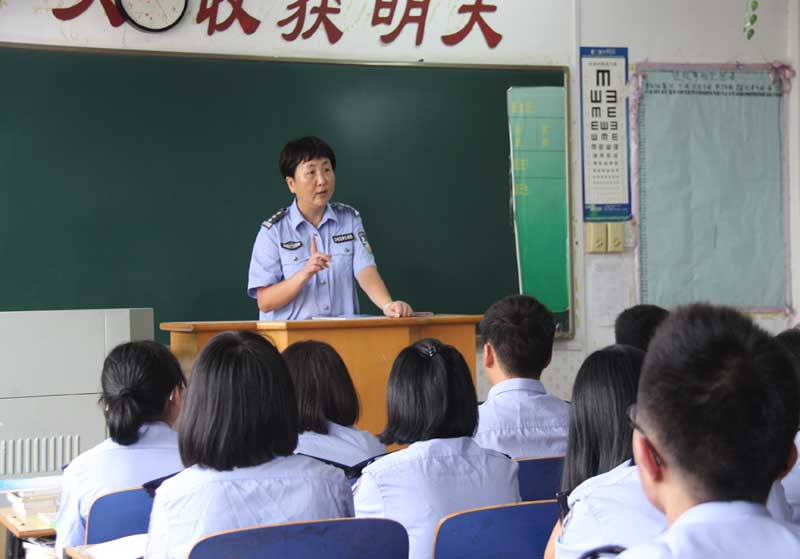 2000��������ʡ���ٌW(xu��)У������ʡ˾���W(xu��)У�Ͱ���ʡ�����ɲ��W(xu��)У�ϲ�����鰲�վ����I(y��)�W(xu��)Ժ���T܊Ҳ�����@һ��ӭ���ˏ���ͨ�ώ��������ε��D(zhu��n)׃�����ؑ��f����(d��ng)�r(sh��)���쌣�I(y��)������(g��)�࣬�Լ��Ǿ��죨3����İ���������Ҫ���Լ����А��ġ���(x��)�������ġ��\�ĺ��P(gu��n)�ġ������W(xu��)����Ҫ��Ҳ���@��.(�T܊�ڞ�W(xu��)�������n)