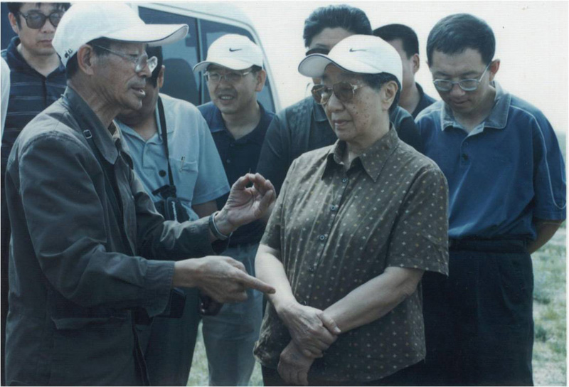 1999�������˱��C�������_�l(f��)��������ˮ�YԴ�Ƿ��܉�õ����C���������_�l(f��)��ͬ�r��׌���B(t��i)�h(hu��n)���������X��Ӣ���܇����΄�(w��)�c��ʮ��Ժʿ����(n��i)�ɹ��M�Ќ��ؿ���������g�Sͬ���r�ć������f(xi��)����ϯ�X��Ӣ�����a�ֹ��ղ�ԭ�����������������é���ҽ�B�é��ԭ��������