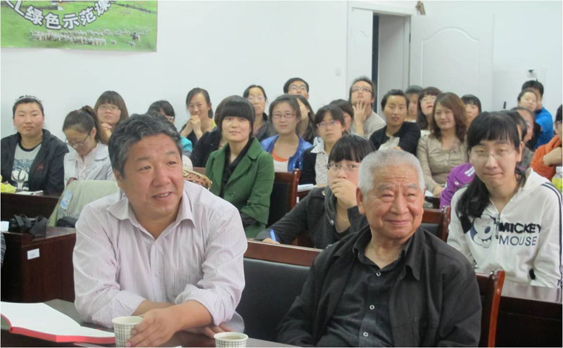 �s�@���(xi��ng)�s�u(y��)�Ŀ���ѩ��ͬ�W(xu��)������һ�����@���H�ֲ�ʧ��Ĭ�L(f��ng)Ȥ���ώ�.(��(n��i)�ɹŎ�����W(xu��)�ČW(xu��)ԺԺ�L(zh��ng)���֏V����һ����һ���Ϳ���ѩ���ڣ���һ����һ���cͬ�W(xu��)��һ�����ӌW(xu��)�g(sh��)��ӑ���(d��ng)��