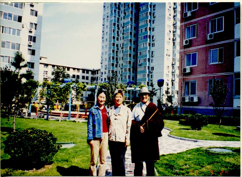 ��Ƭ���������۵����ຣһ��С�W(xu��)��У�L(zh��ng)������ǰ����ĺ��ӂ��]�н������]�����ΰ����ֻ������һ����Ƥ�� �n��У�L(zh��ng)���˰ьW(xu��)У�k��ȥ��ͨ�^��ϣ�����̡�ݚ�D(zhu��n)�ҵ���ɣ�ώ���ɣ�ώ�������������3�꣬��K��������(zh��ng)ȡ����15�f(w��n)Ԫ�������ԭ���{(l��n)���������һ��ϣ��С�W(xu��)�������ˣ�ɣ�ώ��s��������������(d��ng)У����Ո(q��ng)ɣ�ώ������_�W(xu��)��Y�r(sh��)���������w��r�Ѳ����S��������ظ�ԭ����ɣ�ώ�����С�W(xu��)��У�L(zh��ng)����Ů����������ɣ�ώ���