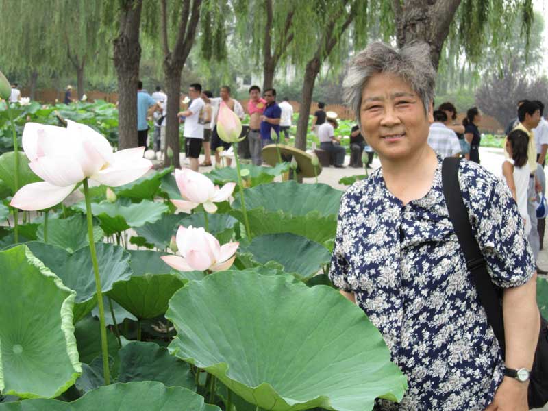 ����ɣ�ώ����I(y��)���Ї�(gu��)�����W(xu��)�܌W(xu��)ϵ�����Ї�(gu��)���y(t��ng)�܌W(xu��)�I(l��ng)���H����Ԅ����1990���_ʼ��ɣ�ώ��ڱ������I(y��)��W(xu��)��(d��n)�ε����n�Ľ̌W(xu��)������Մ���vʷ,�v���Ї�(gu��)���y(t��ng)�Ļ������������ϲ��^�����Ї�(gu��)�vʷ���Ļ������x����̫�಻����֪�����࣬���Ҳ���и���(qi��ng)�ҵ������Ժ��������µ��������fԒֱ������(du��)�W(xu��)���۵ü�����������߀������һ��(g��)֪�R(sh��)���ӵġ����桱�������š������c�ǻ۳����ȡ��������ƿ��ԫ@���ǻۡ�����1993���_ʼ����һֱ�Y��ϣ�����̵ĺ����όW(xu��)�����Ǖr(sh��)��������ʮ���f(w��n)Ԫ��������ʧ�W(xu��)��ͯ�鼰���ϡ���������(n��i)�ɹŵȵ�����ɣ�����ώ������գ�