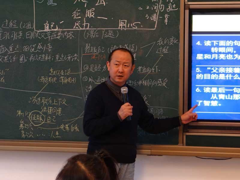 ���܊������������W���С�W�Z���ώ���30���������ʼ�K�����ڽ����̌W��һ����ע�������ˣ�׌���ӂ�ȫ�潡���l(f��)չ�������ӳГ����N����֧�̻�ӣ���ȡ���Ĉ�����Ľ̶���s���M������ǰ�ɿ����e�O���n�ý̌W�ϸĸ����s�̲̽̽ĵĕr�g���ڴ�����x���M�Є�(chu��ng)������2012��11��6�����܊�ώ��ڼ���ʡ���н̎���Ӗ����ָ����Ȃ��n����