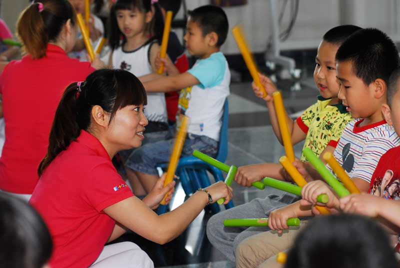 �ڽ̌W(xu��)�У���衰l(f��)�F(xi��n)��(ji��)����Α���С����ϲ�g�Ļ�����ڻ���й������(d��o)����̽����ͬ��(ji��)������c(di��n)���Lԇ��ͬ���Ĺ�(ji��)��������Ą�ӂ����Ʉ�(chu��ng)�첻ͬ�Ĺ�(ji��)�������Ķ����B(y��ng)���ӵĹ�(ji��)������Լ��໥����c����������Ʒ�|(zh��)��