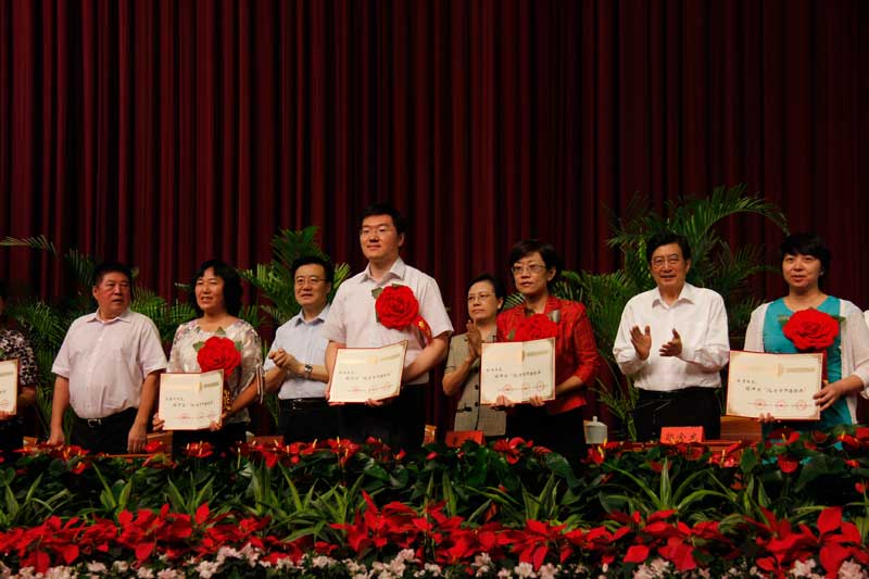     ʮ��ĕr�g����x�^϶�����ŵĕr��ɾ���һ�����p�Ľ̎���Ҳ������һ������ĉ��롪�����W(xu��)�������ҵġ����Ʒ������Ҫ���Լ��������|(zh��)�е������麢��һ���İl(f��)չ��������D�鏈�������ģ���ϯ�C����Y��