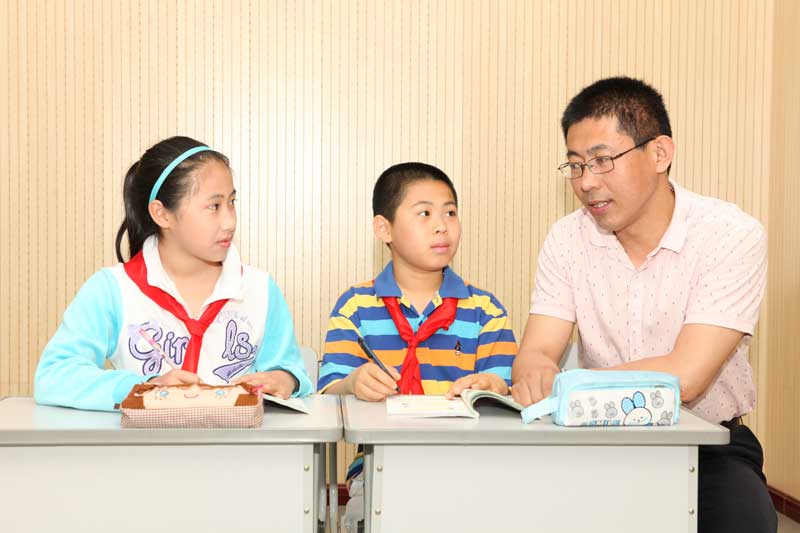    �ڌW(xu��)��(x��)��Փ֪�R(sh��)��ͬ�r(sh��)���O�F���ַe�O���c�ˡ�С�W(xu��)���W(xu��)��(x��)Ч���u(p��ng)�r(ji��)����С�W(xu��)����(chu��ng)�����R(sh��)�����B(y��ng)�����x����С�W(xu��)����(sh��)�W(xu��)�W(xu��)��(x��)�^�̺ͷ����о����Ƚ��������м�(j��)�n�}���о������о��^�����������ǰl(f��)�F(xi��n)���Լ���(du��)�W(xu��)�����P(gu��n)ע�Լ���(du��)�n�����ɵİ���߀�кܴ�Ĳ�����Ķ��Լ����n�ý̌W(xu��)�и���Ŭ�����M(j��n)���������ҵ�����һ�������F�ϡ��F�ں������Һܑc�������@��һ��(g��)�໥�������໥֧�ֵĴ��ͥ������(2012��O�ώ��c�W(xu��)����һ�����ʹ��d�ҕ�_(t��i))    