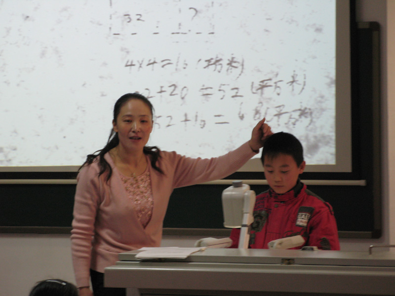 ������W(xu��)У���о���ݗ��ȫ�^(q��)11���W(xu��)У�̎����������^(q��)��(j��)��ӑ���(d��ng)���Һ���ָ��(d��o)���ώ����Г�(d��n)�о��n50������γ����Լ��Ľ̌W(xu��)��ɫ����ץס�C(j��)��(hu��)��ͨ�^(gu��)�����n���c����ʡ�еĽ̎��������@���D�������ֵ܌W(xu��)У������