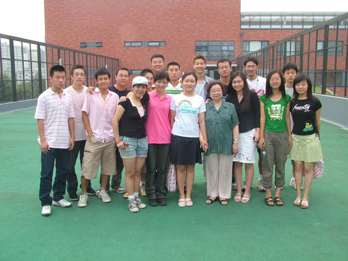 1998�î��I(y��)�����ϴ�W���ʷ�Һ�ͬС�W̽���O�ώ������ڲو���Ӱ