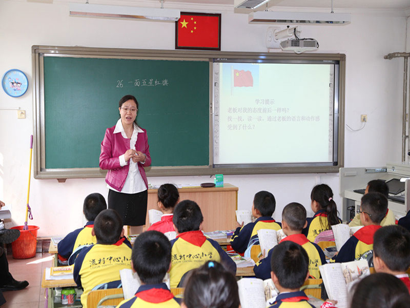 ����·�����ώ���1993�ꮅ�I(y��)�ڲ�ƽ���������I(y��)�����ص����Լ��ļ��l(xi��ng)�����(zh��n)�ɞ�һ��С�W(xu��)�̎��������̎ɽ�^(q��)�������@�﹤����һ�ɾ��Ƕ�ʮһ�����@��ʮһ����������(d��ng)�����ξ��ж�ʮ�꣨����һ���ǲ����ڣ���