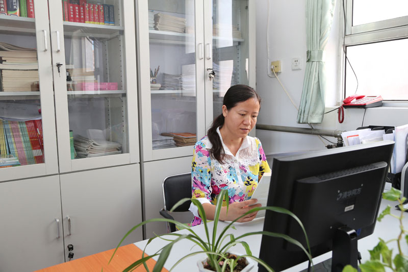 ��������С�W(xu��)�mȻ��һ��ɽ�^(q��)�W(xu��)У �������Ĳ��J(r��n)��ɽ�^(q��)�W(xu��)У�͑�(y��ng)ԓ�ȳ��(zh��n)�����������ￂ��һ�ɲ���ݔ?sh��)Ą��^����������С�W(xu��)�e�O���c�˱����оC�ό�(sh��)�`���(d��ng)�ĸ(sh��)�(y��n)���������Ⱦ����˵ط��̲ġ��������塷��������ȫ�е�ǰ����2014��9��·�����ώ����ڿ�����߅��С��������