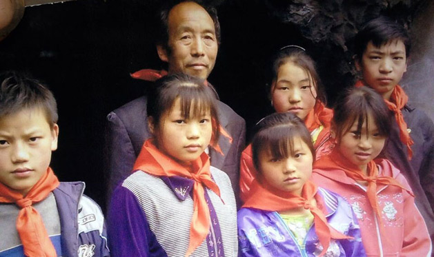 Ԭ�͂��ώ�����ʡ��ͨ���(zh��n)�ۿh���Ȧ����ӡ�����������L(f��ng)��Ę�(bi��o)־�����͵đ���������ɽ·��(g��u)���˾��͎r������ӡ����Ȧ����(du��)���������@���Ԭ�ώ������L(f��ng)���13��(g��)�W(xu��)�����f�������s�����ڴ���Ȼ�ġ���ٛ(z��ng)��������ܵ���(d��ng)?sh��)��˵���ҕ�����L(f��ng)���˵ĺ������W(xu��)·���ϵK���أ�����14���ڽ�������x�������Ȧ�^�ڑ����ړ��͛]��54�q��Ԭ�͂��Ǵ��ȦС�W(xu��)Ψһ���ώ�����2010������Ԭ�ώ��������@Щ������߅���ļҵ��W(xu��)У��Ԭ�ώ�Ҫ����һ��(g��)С�r(sh��)�����˱��Ϻ��ӂ��İ�ȫ��Ԭ�ώ�ÿ�춼Ҫ�Ⱥ��ӂ�?c��)絽�ܶ�?#13; 