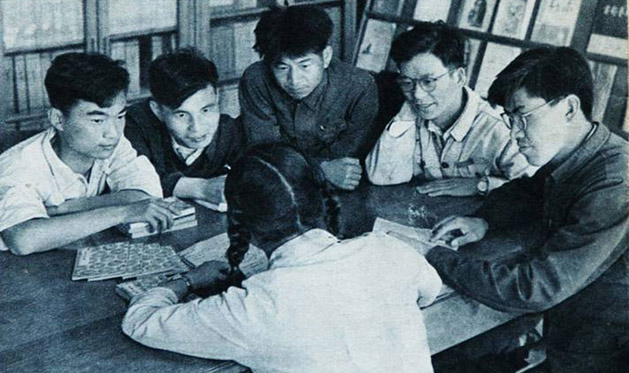 ����ѩ�ώ�1930�������ӱ���ƽ�ˡ�1954��8�®��I(y��)����ȡ����������W(xu��)�Ї��ŵ��ČW(xu��)�о�����1957��9���о������I(y��)�������䵽��(n��i)�ɹŎ����W(xu��)Ժ�����(n��i)�ɹŎ�����W(xu��)���ν�����������ϵ�ŵ��ČW(xu��)���������Ρ��h��֧����ӛ���F(xi��n)�Νh��ϵ�����ڡ��Z���ČW(xu��)�Б����о��T����Ҫ�о�����?y��n)��Ї��Ŵ��ČW(xu��)�о����о���ʷӛ��60���d�����Ӛv��ȫ����ʷӛ����ӑ��(hu��)��1993������������������N����ʷӛ�ČW(xu��)�ɾ�Փ�塷һ��1996�걻�u(p��ng)���(n��i)�ɹ����΅^(q��)��ͨ�ߵȌW(xu��)У��(y��u)��̲�һ�Ȫ�(ji��ng)�� 